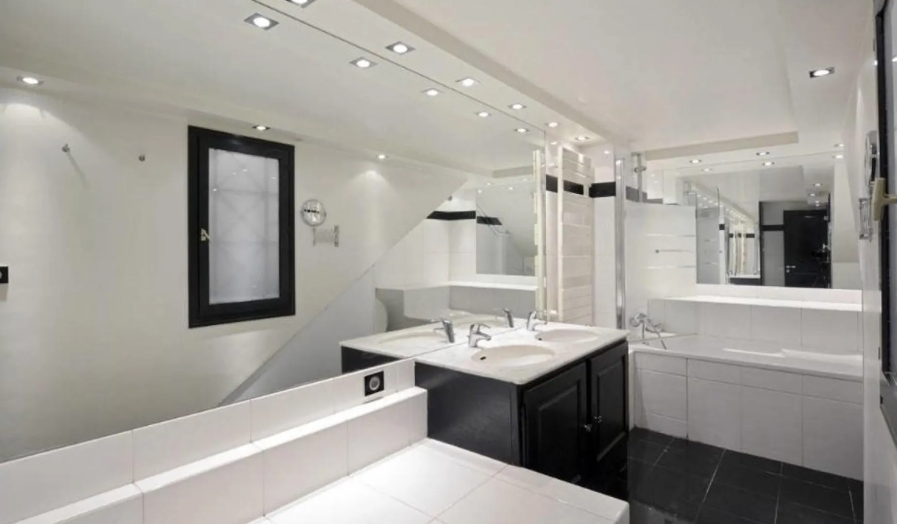 Center Le Marais By Studio Prestige