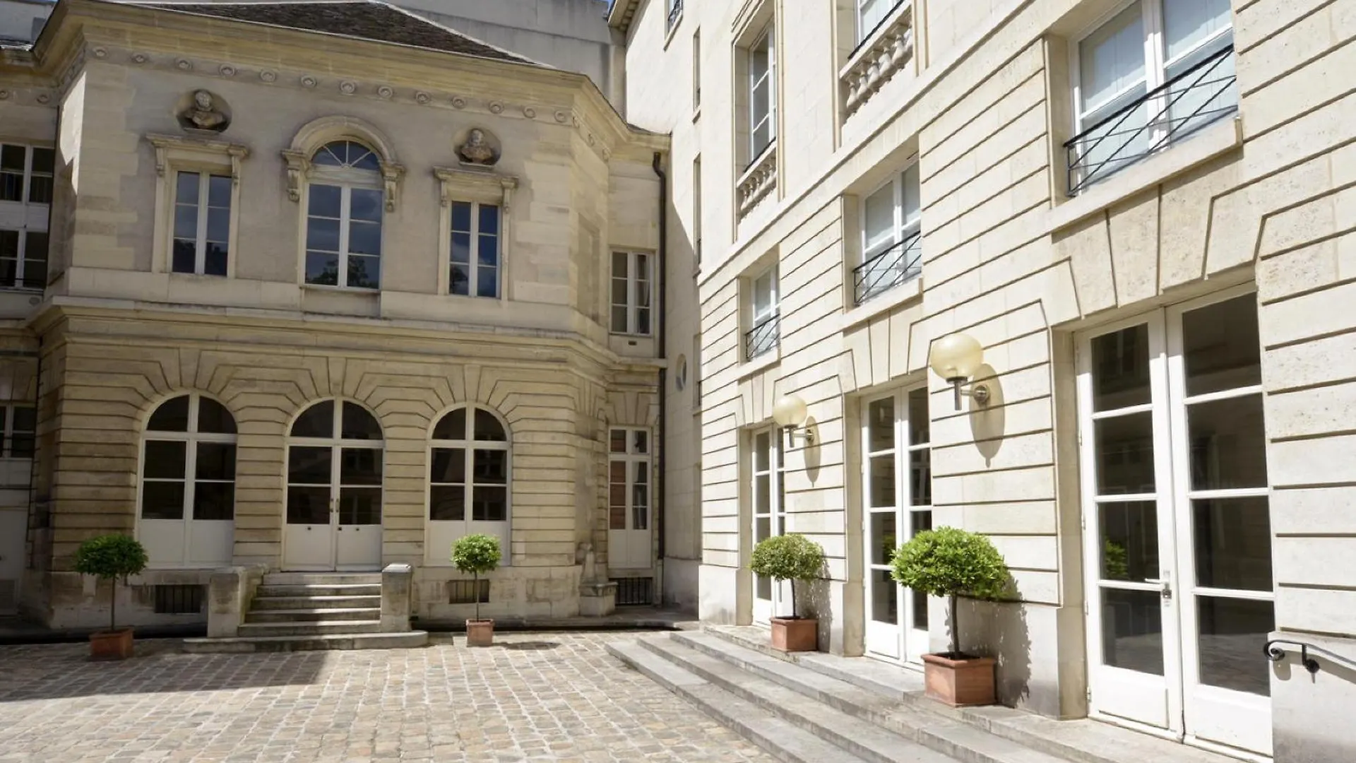 Center Le Marais By Studio Prestige